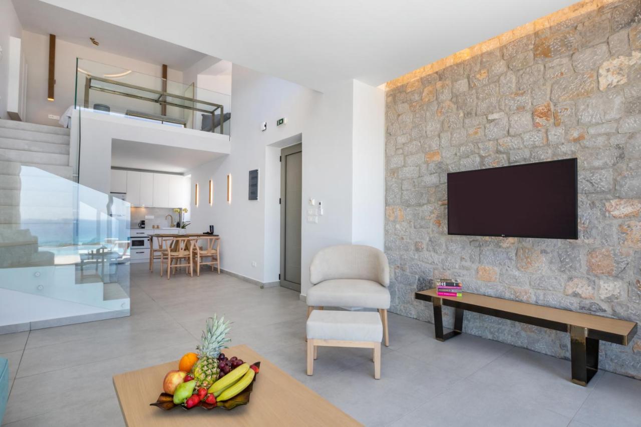 Aros Luxury Villa *